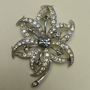 Vtg Sarah Coventry Silvertone Evening Star Flower Brooch Rhinestones